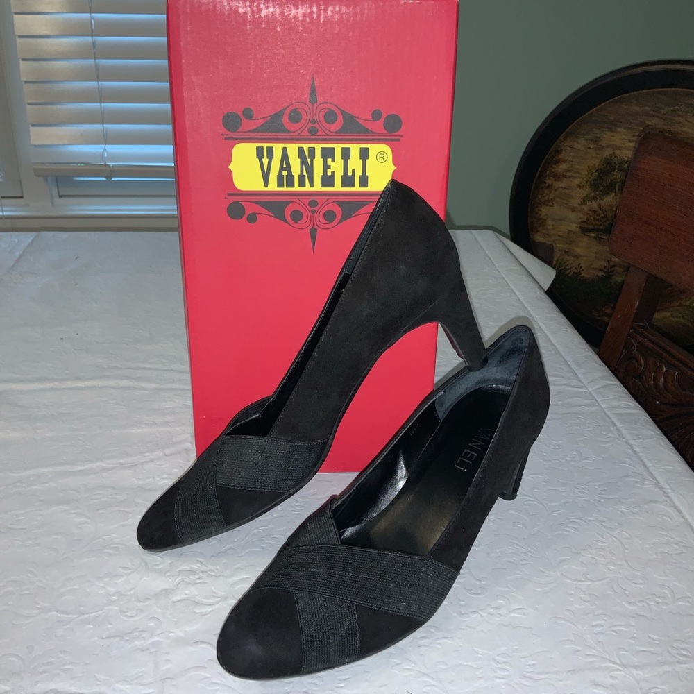 Vaneli - Black suede kitten heel - Size 7.5N